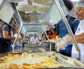 Movimentação durante refeições no Restaurante Universitário (RU). 28/11/2025. Foto: Beto Monteiro/Ascom UnB